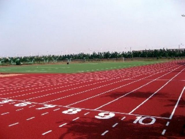 學校用哪種塑膠跑道更環(huán)保放心